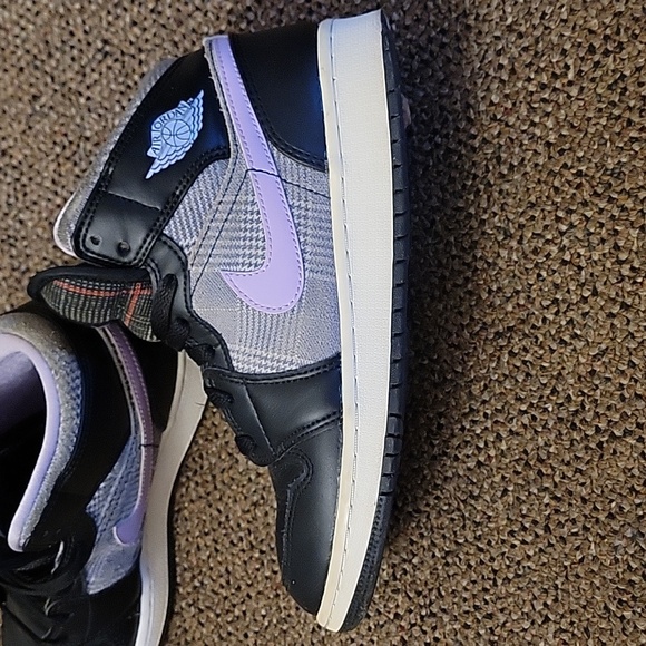 Nike Jordan's - Picture 3 of 4